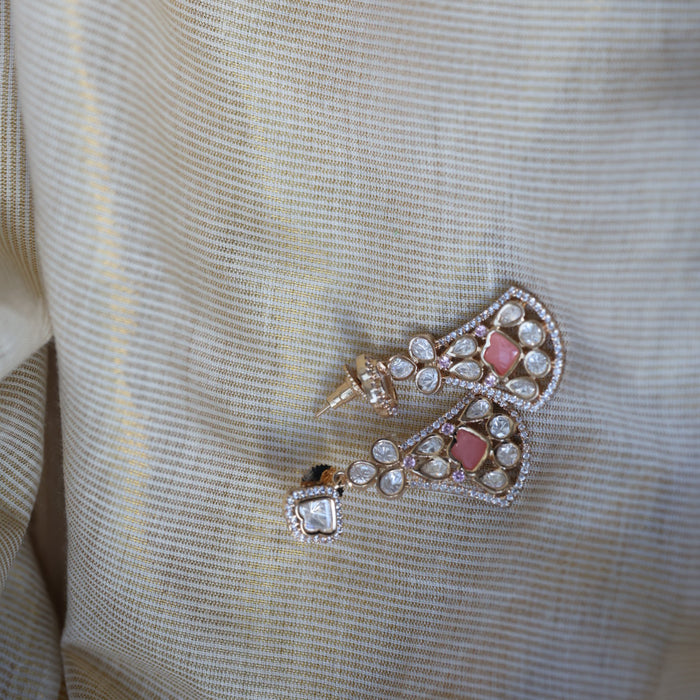 Kundan pink and white stone short necklace with earrings IN17890