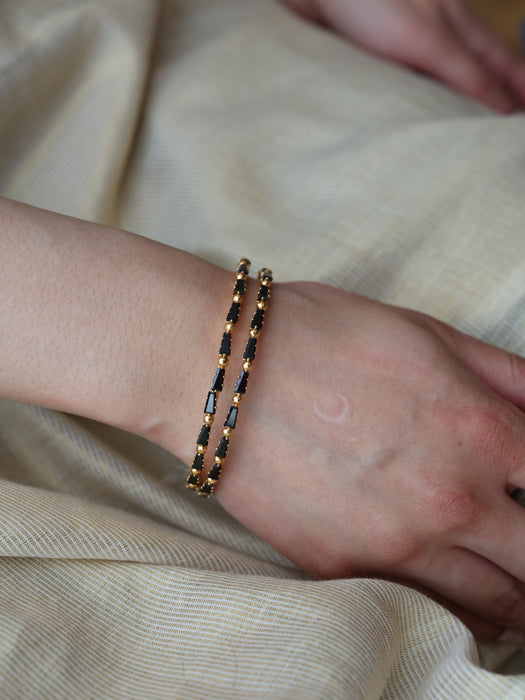 Heritage gold plated white stone bangle HB6531