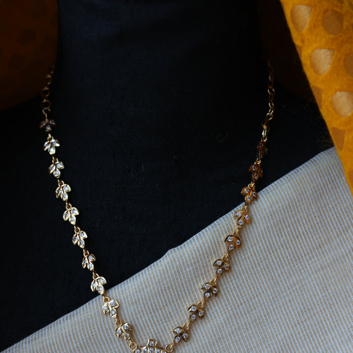 Heritage gold plated white stone short necklace H5178