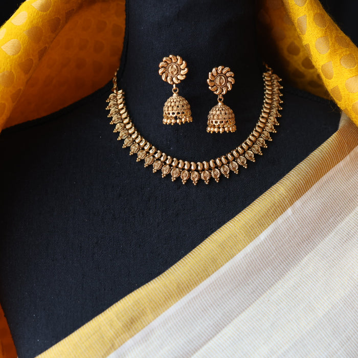 Antique gold short necklace and earrings G20433