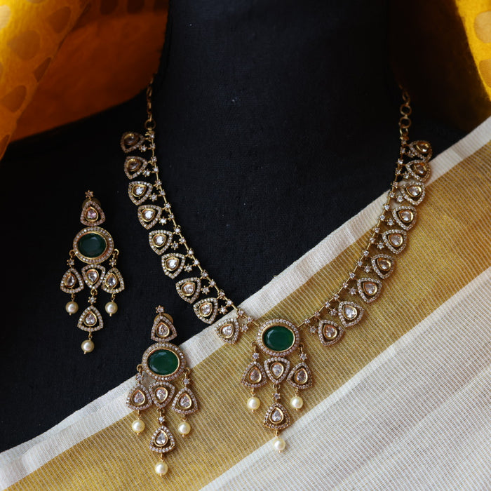 Antique green stone short necklace and earrings SS10322