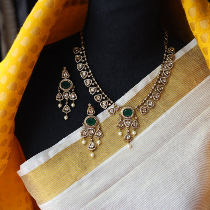 Antique green stone short necklace and earrings SS10322