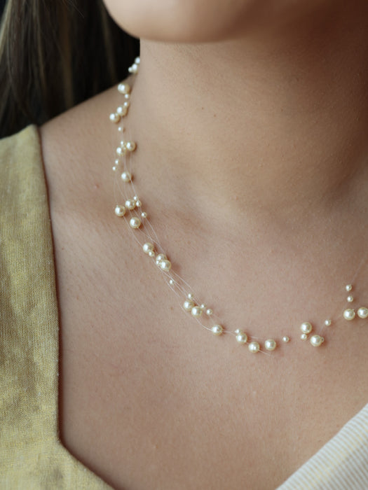 Invisible white pearl layer short necklace IN2380