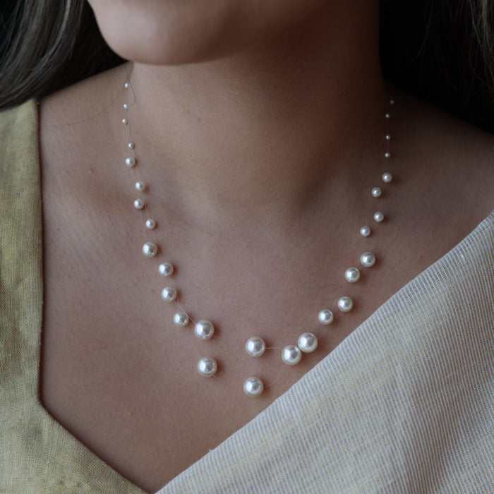Invisible white pearl layer short necklace IN1905
