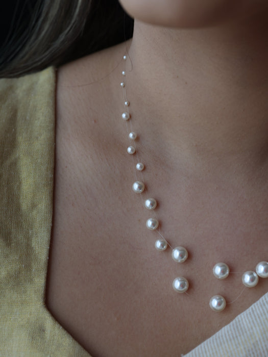 Invisible white pearl layer short necklace IN1905