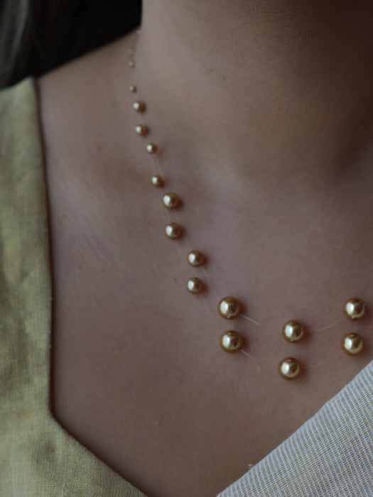 Invisible cream pearl layer short necklace IN1832