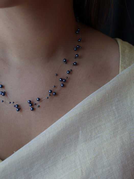 Invisible blue pearl layer short necklace IN1900