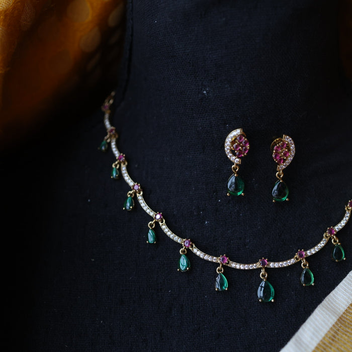 Antique green stone short necklace and earrings SS10153