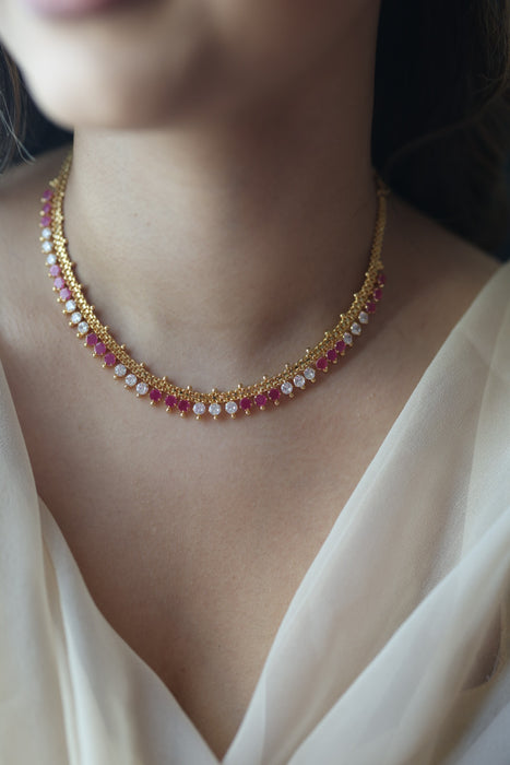 Heritage gold plated ruby white stone short necklace H532