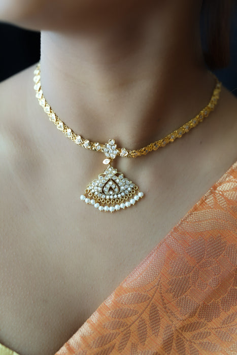 Heritage gold plated white stone short necklace H754