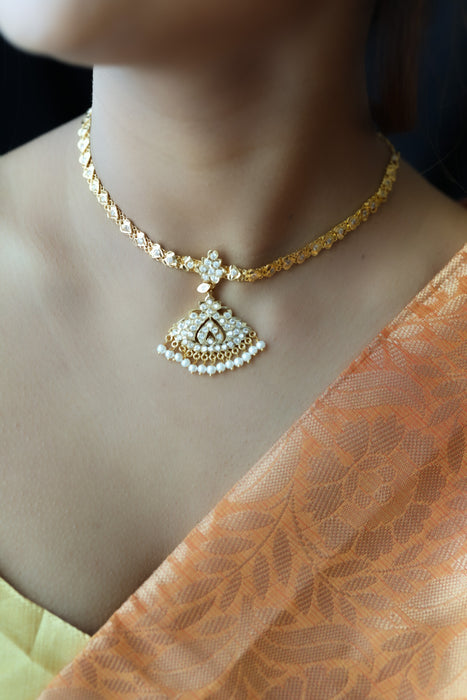 Heritage gold plated white stone short necklace H754