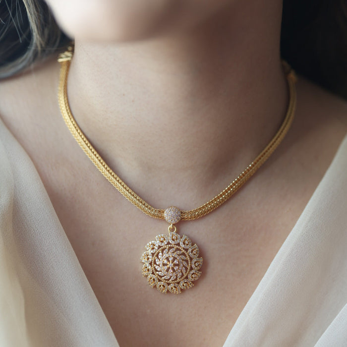 Heritage white stone gold plated short necklace H9010