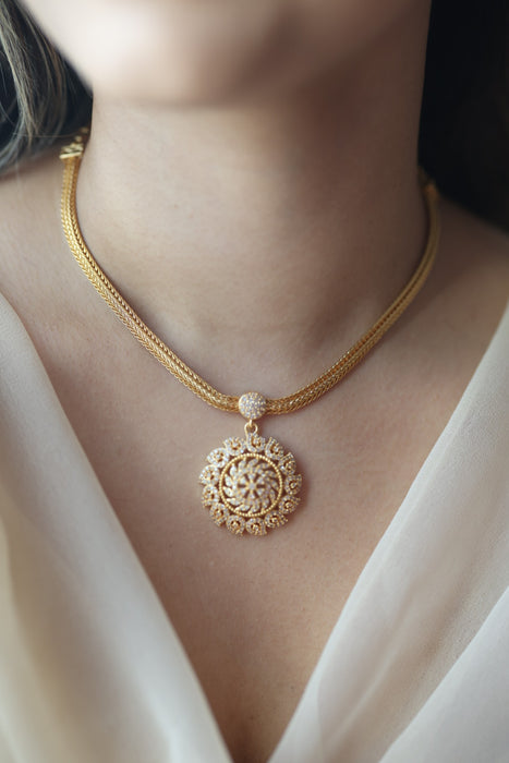 Heritage white stone gold plated short necklace H9010