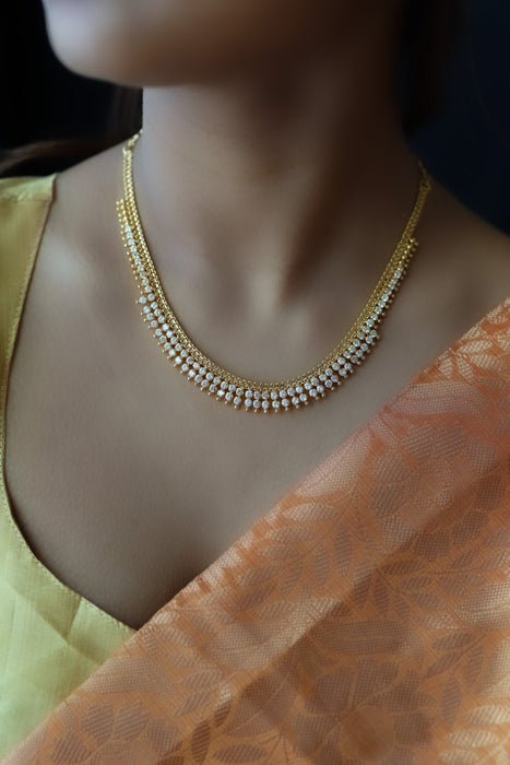 Heritage gold plated white stone short necklace H3891
