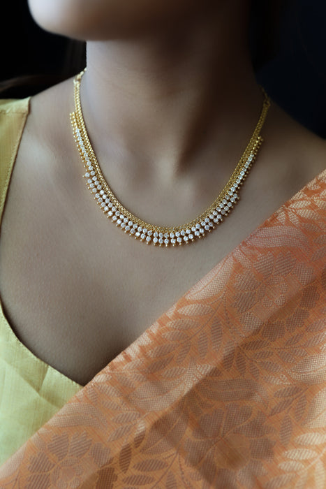 Heritage gold plated white stone short necklace H3891