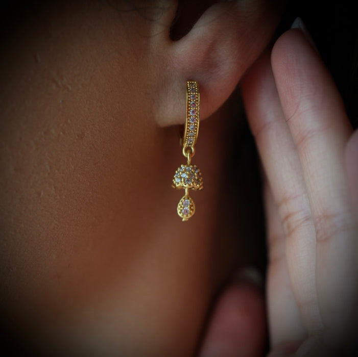 Heritage gold plated white stone hoop earrings HD20783