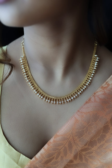 Heritage gold plated white stone short necklace H5801