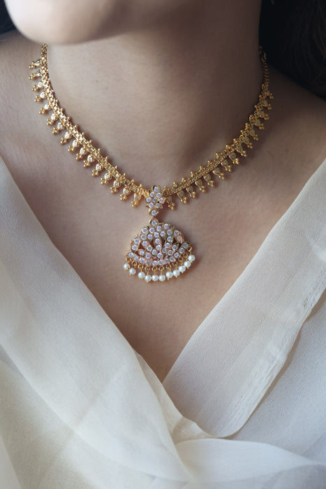 Heritage gold plated short necklace H222