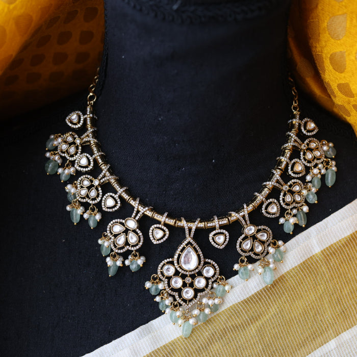 Antique white stone mint bead short necklace V4532