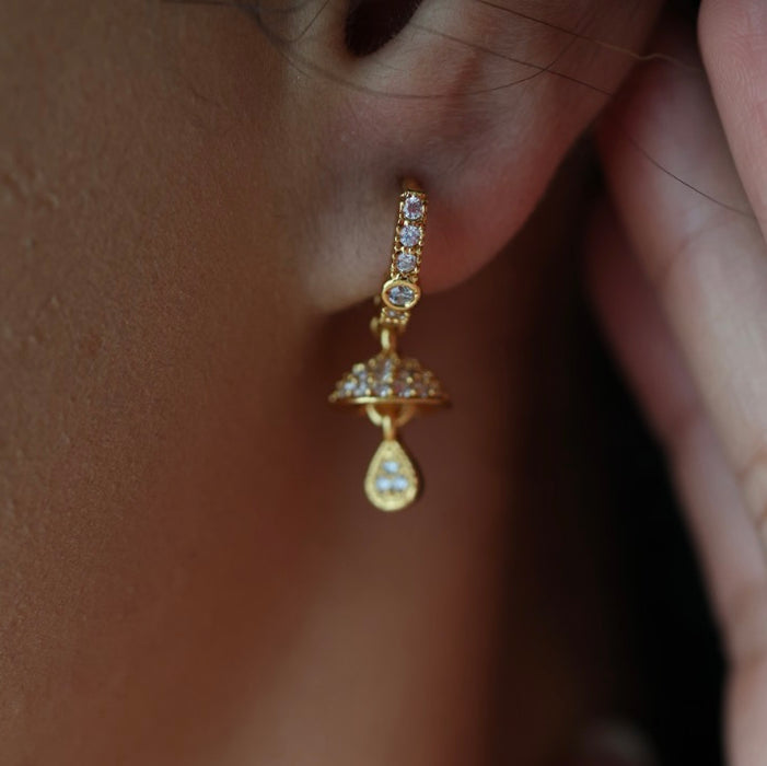 Heritage gold plated white stone hoop earrings HD512