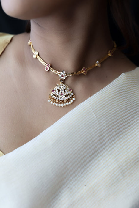 Heritage gold plated ruby white stone short necklace H3567