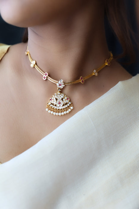 Heritage gold plated ruby white stone short necklace H3567