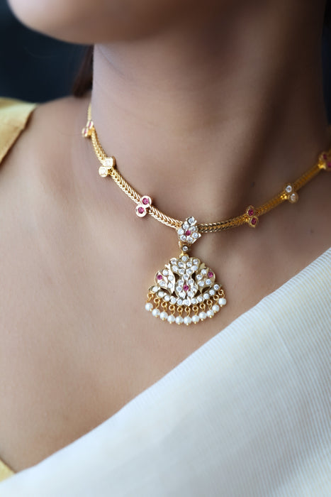 Heritage gold plated ruby white stone short necklace H3567