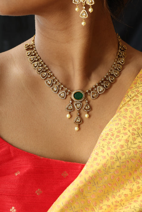 Antique green stone short necklace and earrings SS10322