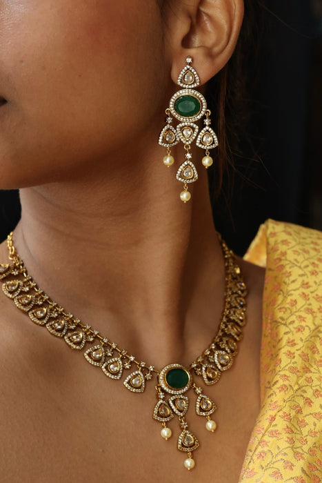 Antique green stone short necklace and earrings SS10322