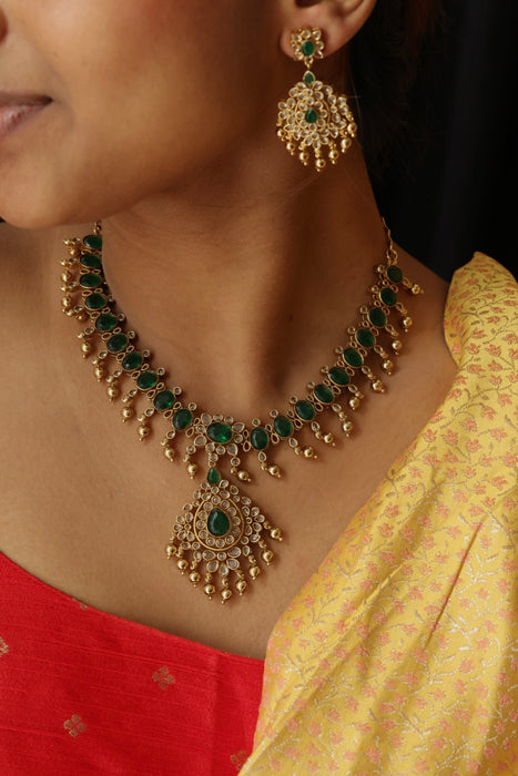 Antique green stone short necklace with earrings SS11626