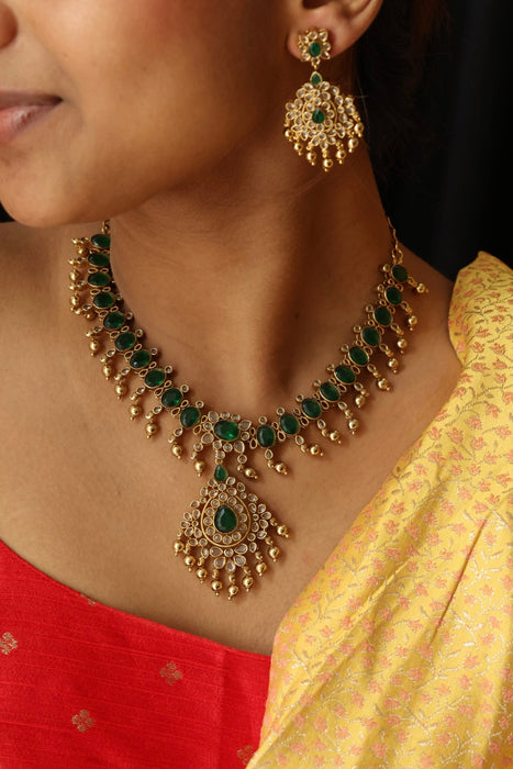 Antique green stone short necklace with earrings SS11626