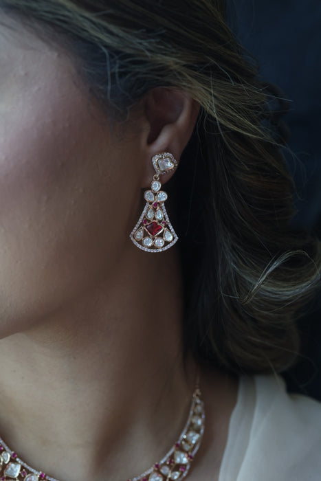 Kundan pink and white stone short necklace with earrings IN17890