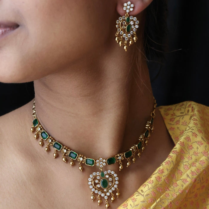 Antique green stone short necklace and earrings SS12334