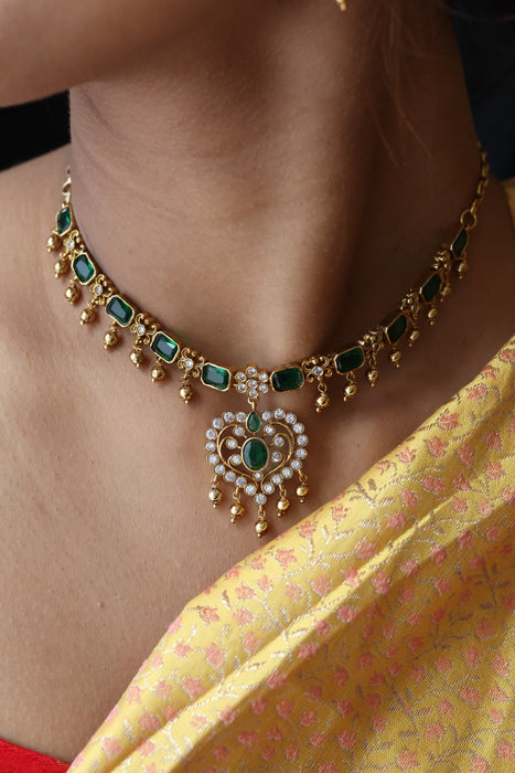 Antique green stone short necklace and earrings SS12334