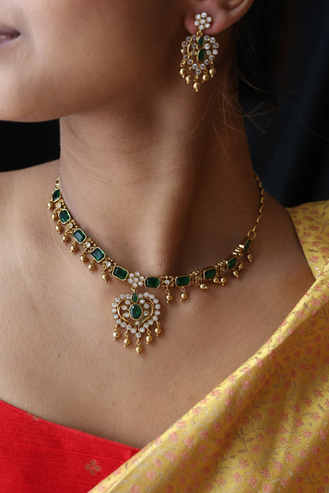 Antique green stone short necklace and earrings SS12334
