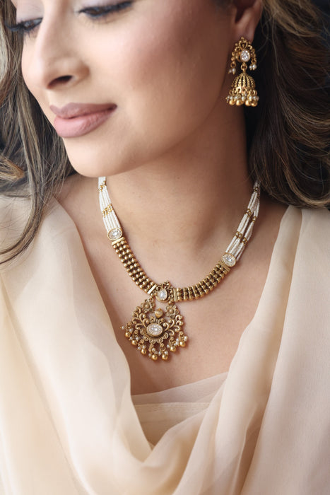 Antique gold short necklace and earrings G1782