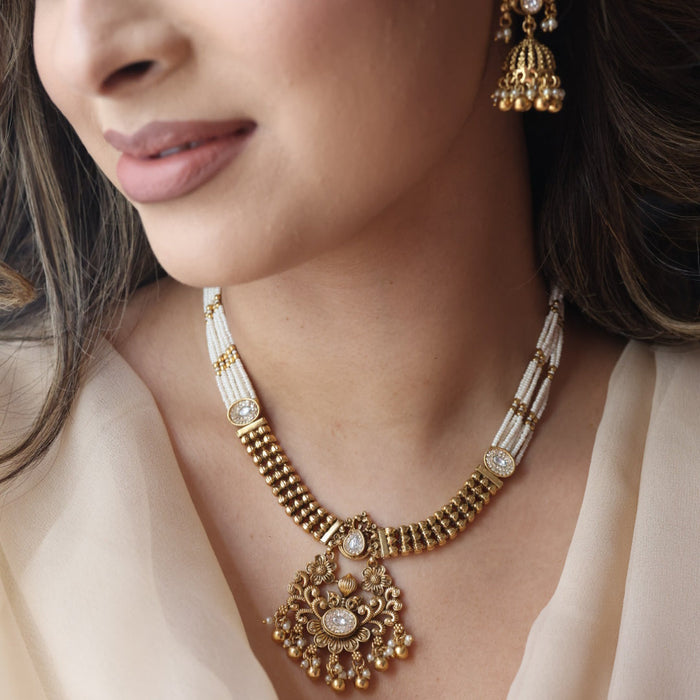 Antique gold short necklace and earrings G1782