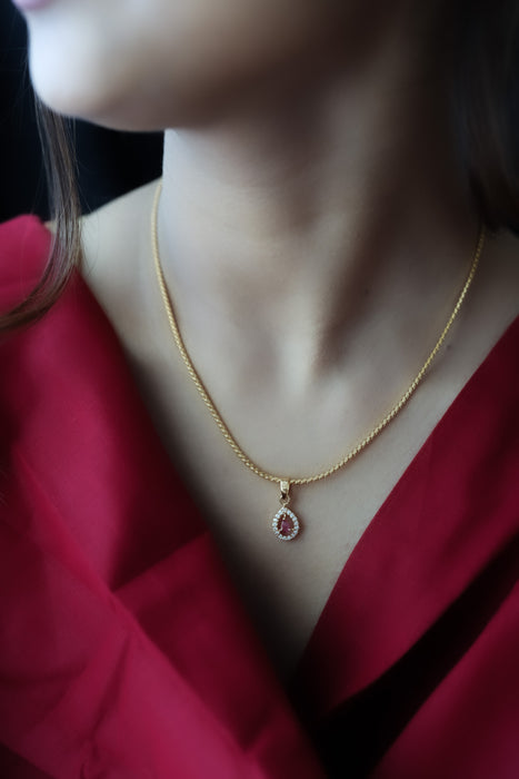 Heritage gold plated pendant with chain HC007
