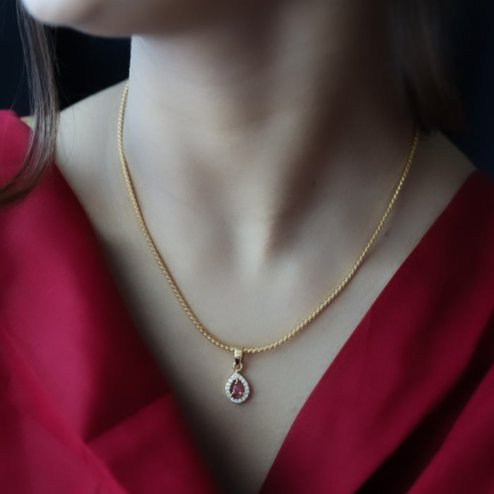 Heritage gold plated pendant with chain HC007