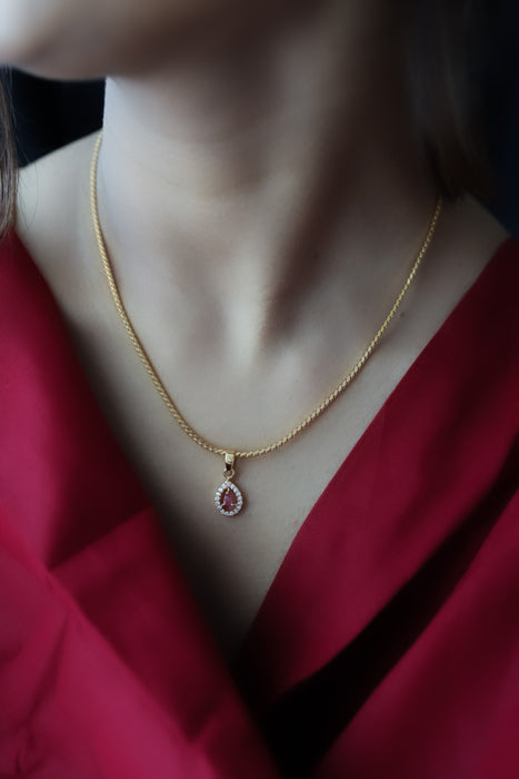Heritage gold plated pendant with chain HC007