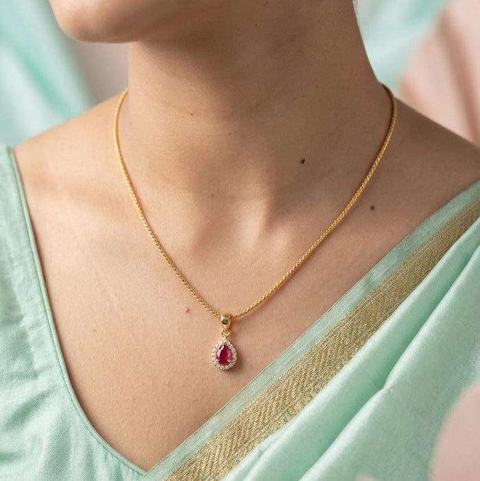Heritage gold plated pendant with chain HC007