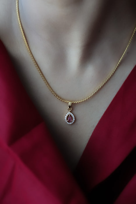 Heritage gold plated pendant with chain HC007