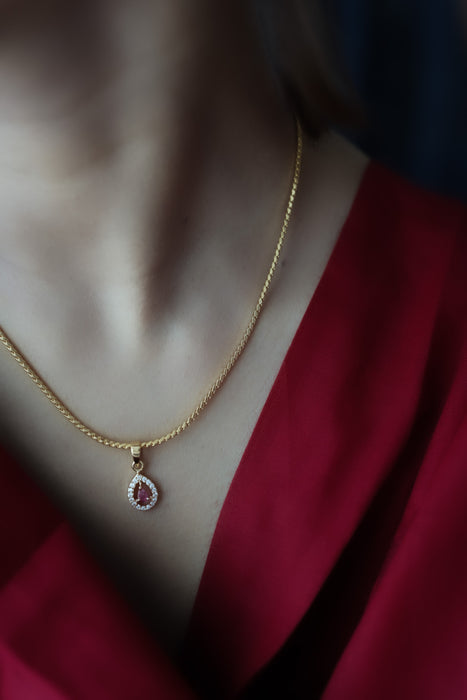 Heritage gold plated pendant with chain HC007