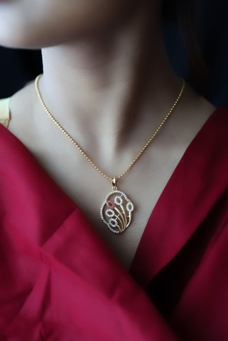 Heritage gold plated pendant with chain HC009