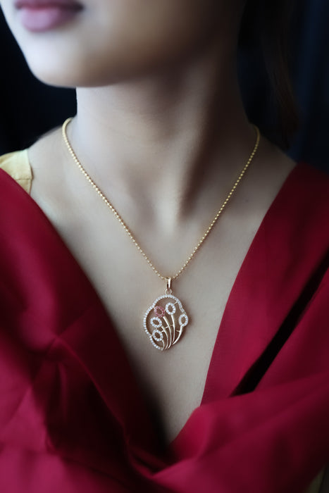 Heritage gold plated pendant with chain HC009