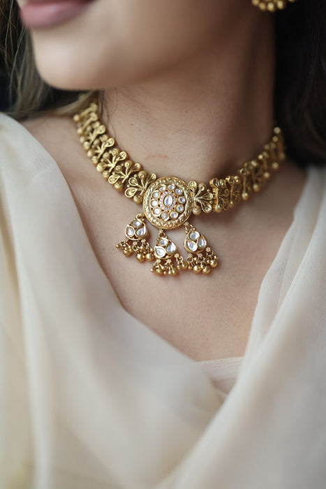 Antique gold choker necklace and earrings G1527