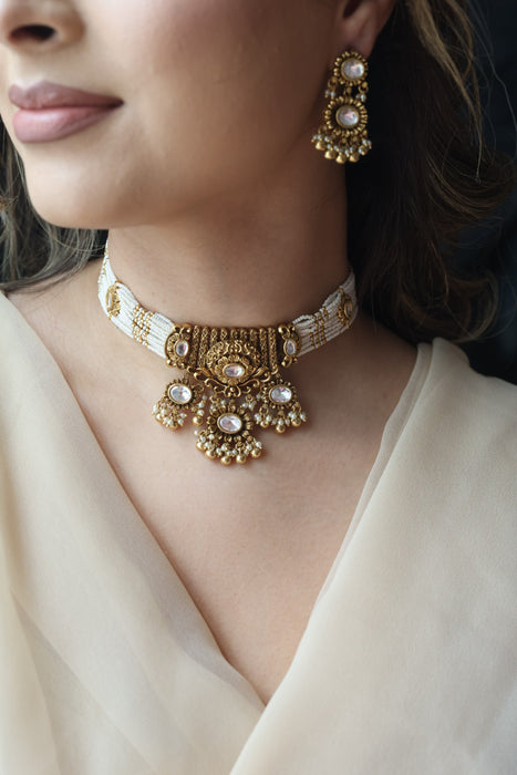 Antique gold choker necklace and earrings G18893