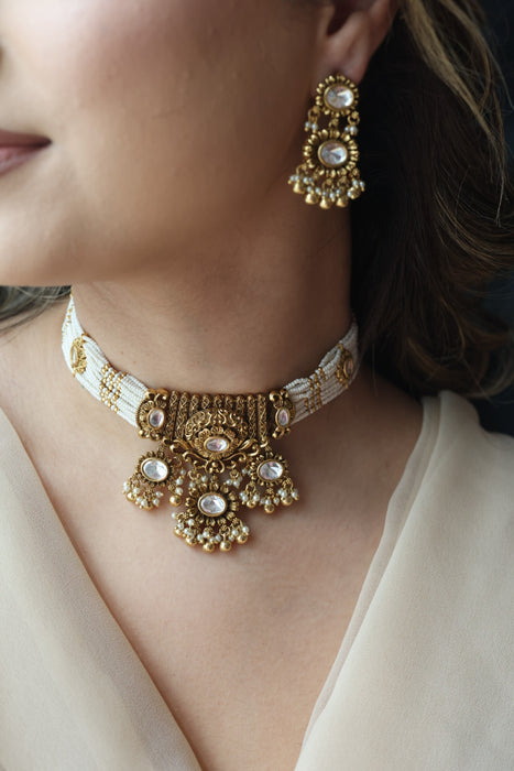 Antique gold choker necklace and earrings G18893