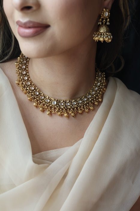 Antique gold and pearl short necklace with earrings G16123