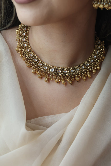 Antique gold and pearl short necklace with earrings G16123